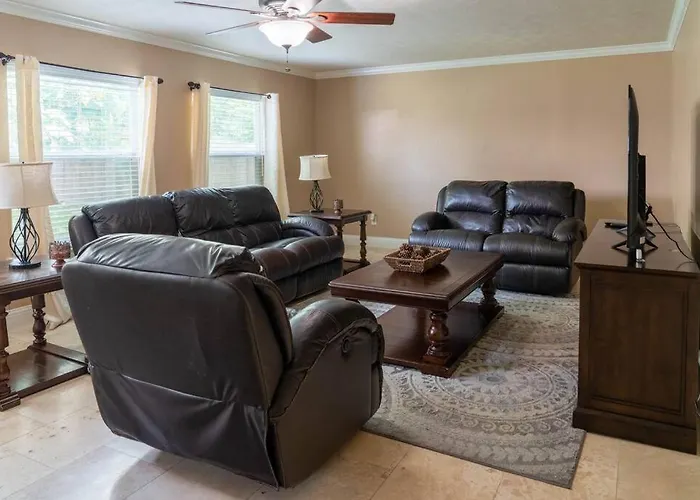 ~~ Big Family Home Near 99 / I10 / Kid Friendly~~