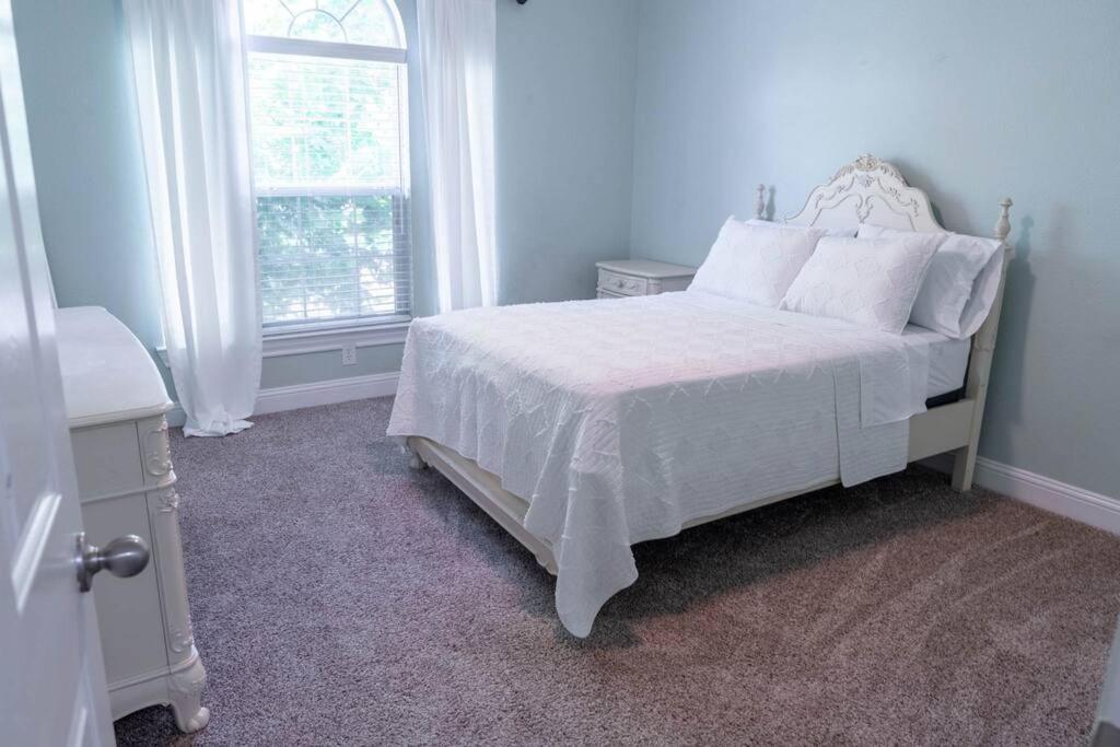 ~~ Big Family Near 99 / I10 / Kid Friendly~~ Katy