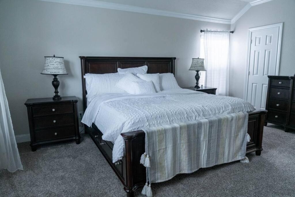~~ Big Family Near 99 / I10 / Kid Friendly~~