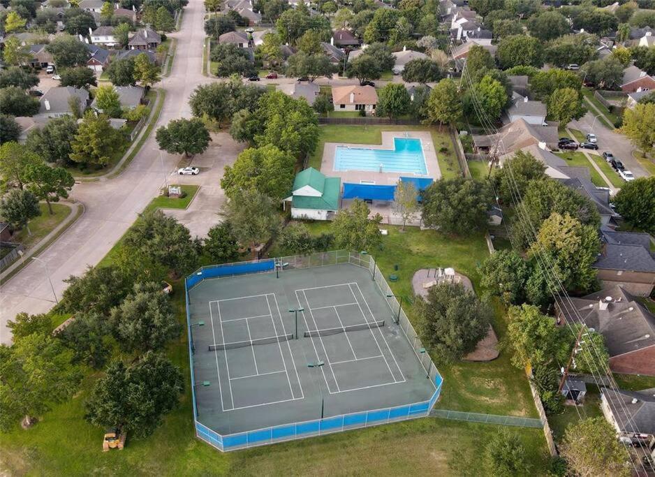 ~~ Big Family Near 99 / I10 / Kid Friendly~~